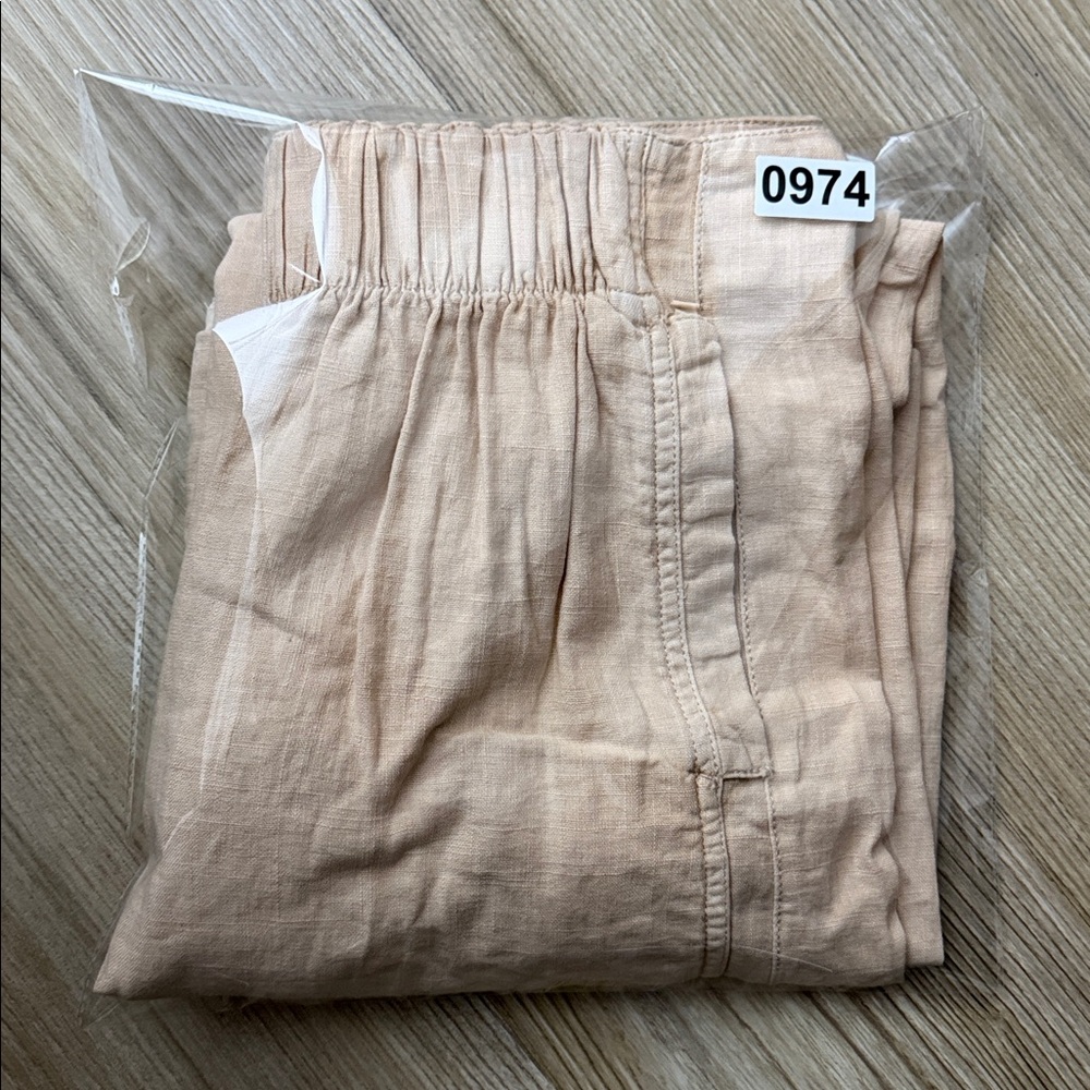 Free People days end linen pull-on pants in sand dollar $78
Size Large - Picture 7 of 9